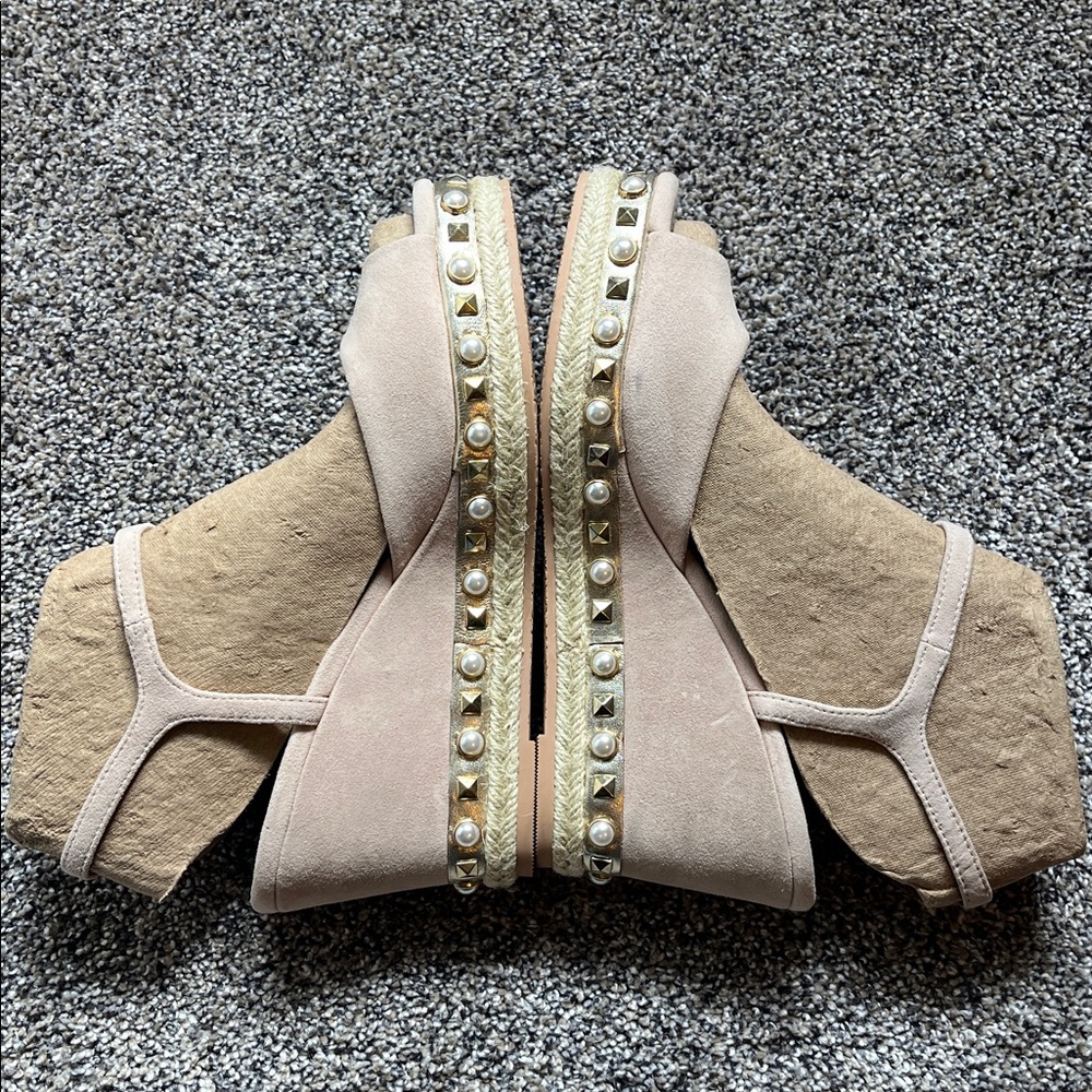 Lily Pulitzer Blush pink Peep Toe Wedge Sandals size 8 w/ pearl and gold studs. - Picture 5 of 9